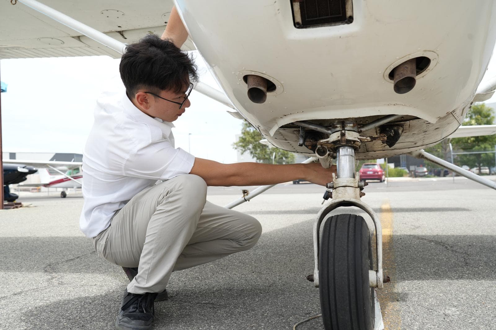 Beginner pilot flying Cessna during RPL training